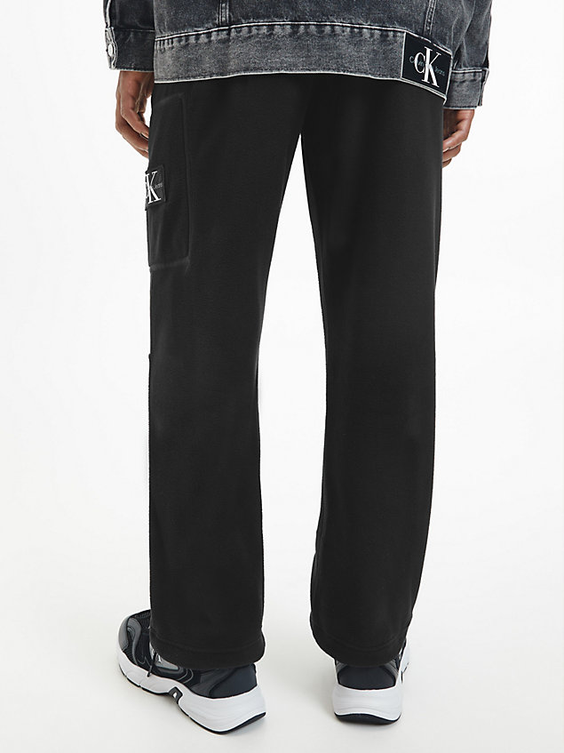 pantalón de chándal de felpa de polar reciclado black de hombre calvin klein jeans