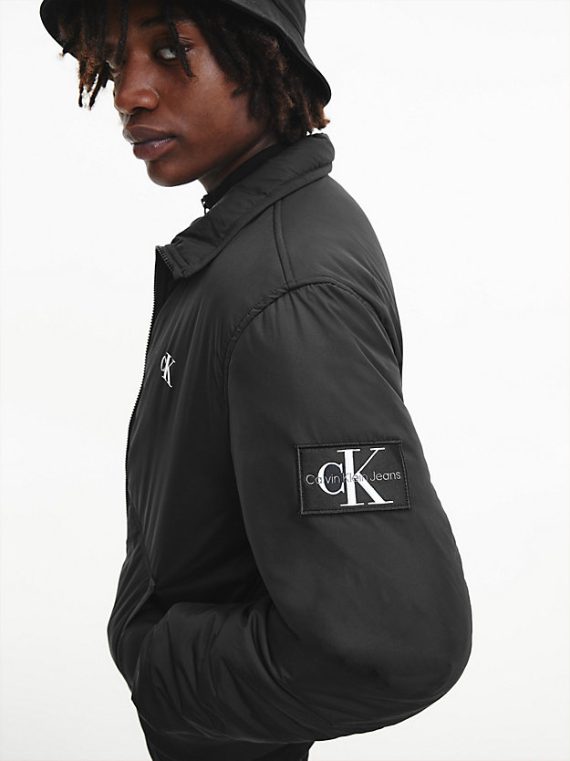 CK BLACK Gefütterte Reißverschluss-Jacke aus recyceltem Material für Herren CALVIN KLEIN JEANS