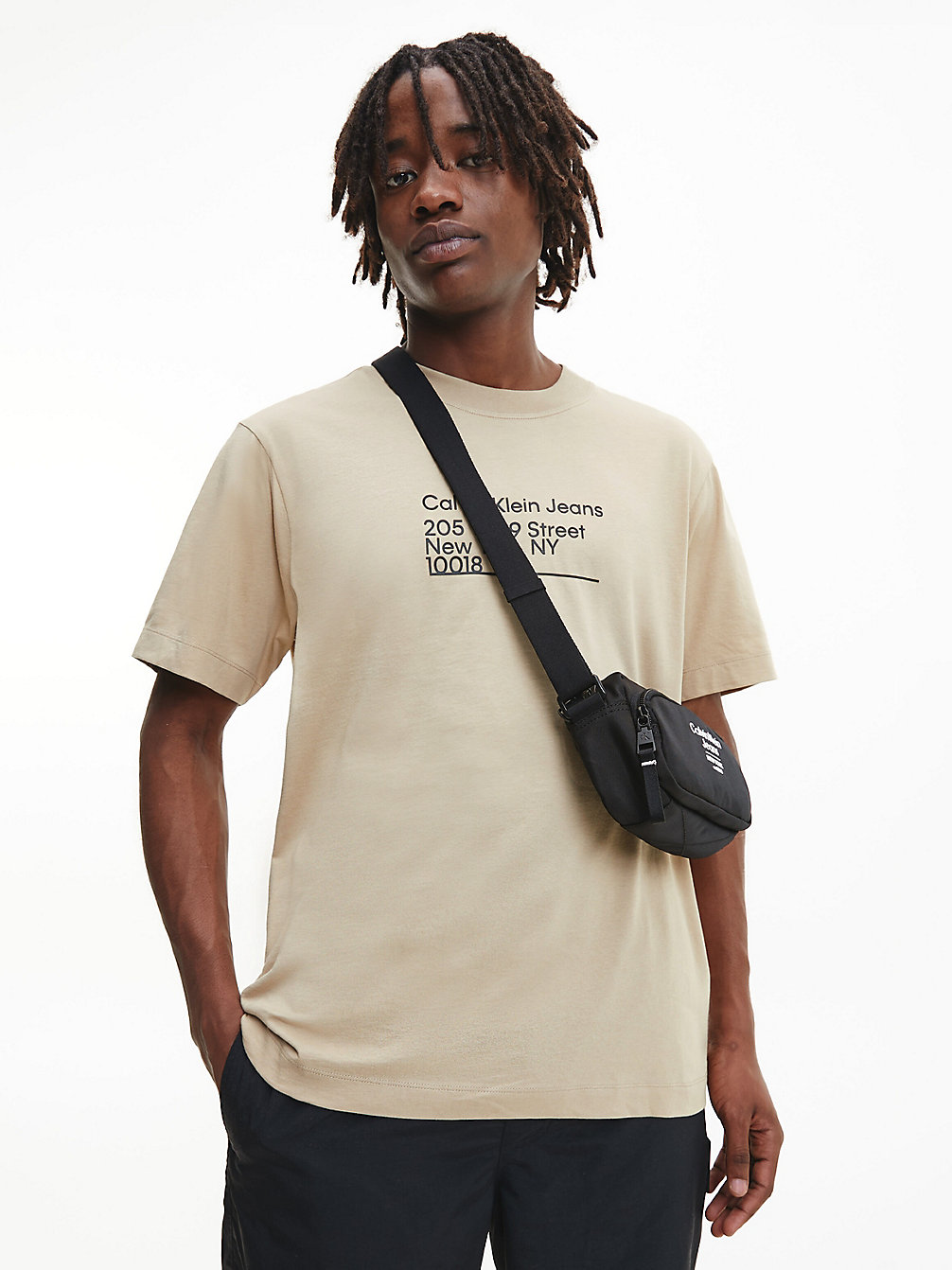 T-Shirt In Cotone Biologico Taglio Relaxed > TRAVERTINE > undefined uomo > Calvin Klein