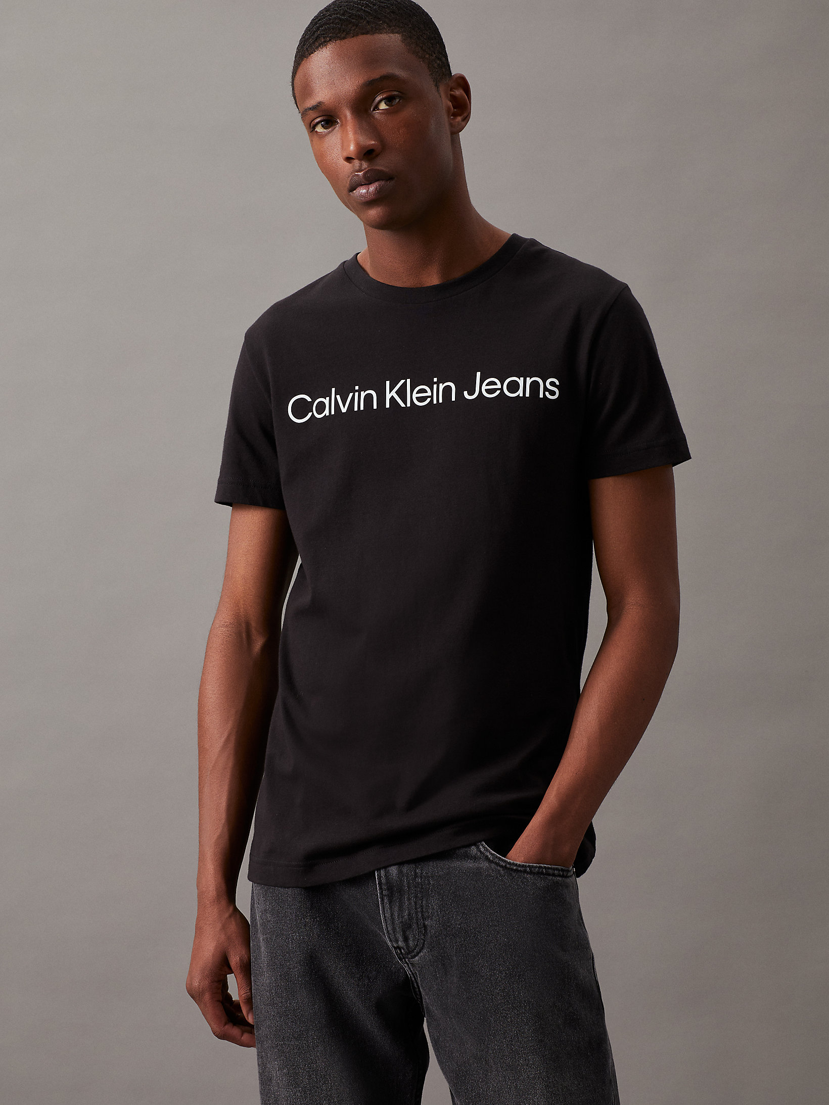 T-Shirt Slim En Coton Bio Avec Logo > CK Black > undefined hommes > Calvin Klein