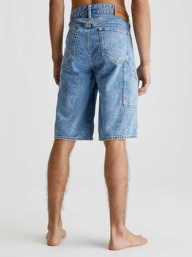 short style menuisier relaxed en denim denim medium pour hommes calvin klein jeans