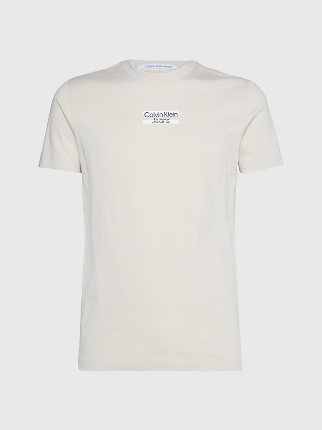 beige wąski t-shirt z logo dla mężczyźni - calvin klein jeans