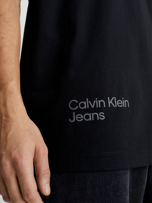 CK BLACK Lässiger T-Shirt mit Logo auf dem Rücken für Herren CALVIN KLEIN JEANS