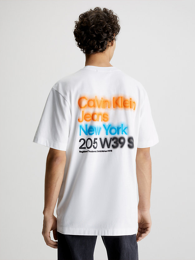 bright white relaxed back logo t-shirt for men calvin klein jeans