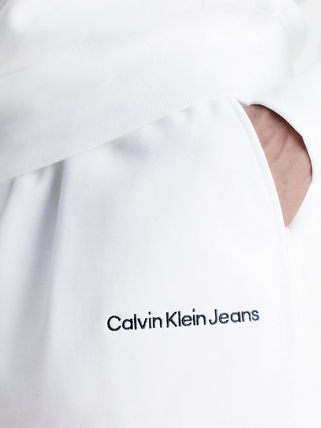 white relaxed korte joggingbroek voor heren - calvin klein jeans