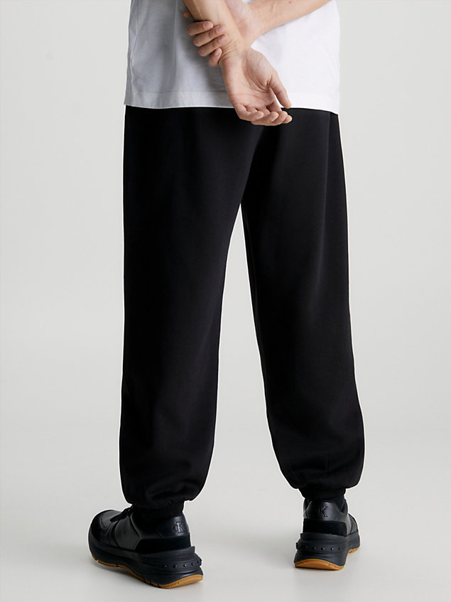 pantalon de jogging relaxed en coton black pour hommes calvin klein jeans