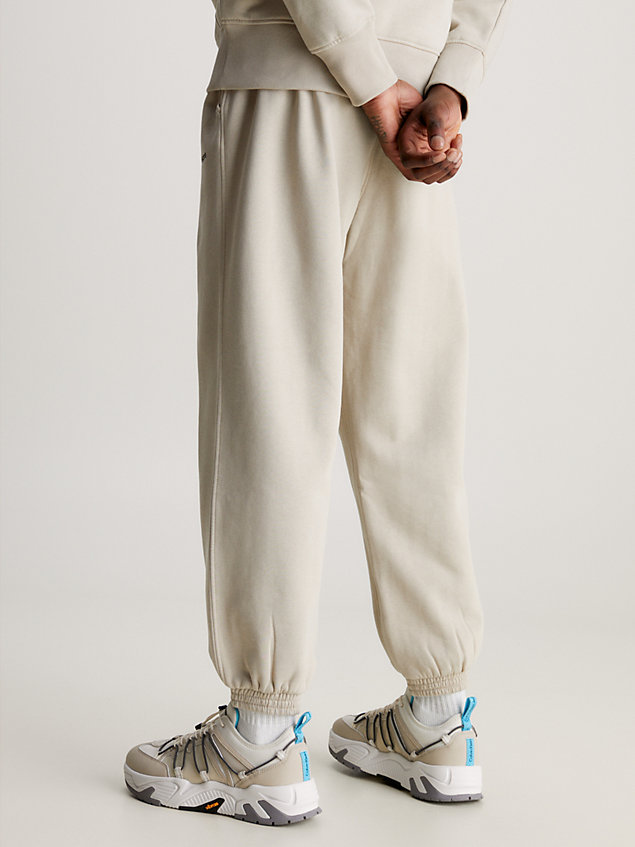 beige lässige jogginghose aus baumwolle für herren - calvin klein jeans
