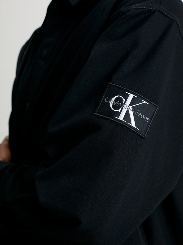 CK BLACK Oversized Hemdjacke aus Baumwoll-Ripstop für Herren CALVIN KLEIN JEANS
