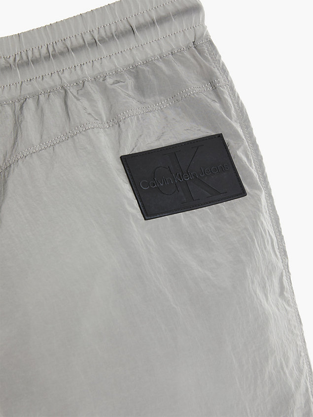 pantalon cargo en nylon brillant grey pour hommes calvin klein jeans