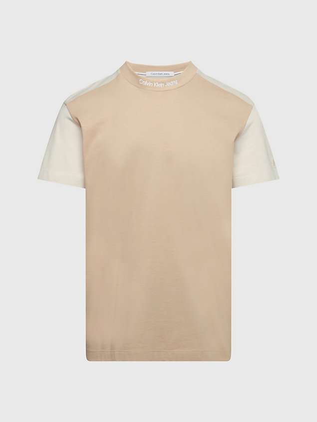 beige t-shirt im blockfarben-design für herren - calvin klein jeans
