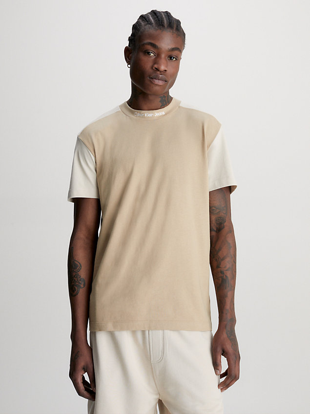 camiseta color block beige de hombre calvin klein jeans