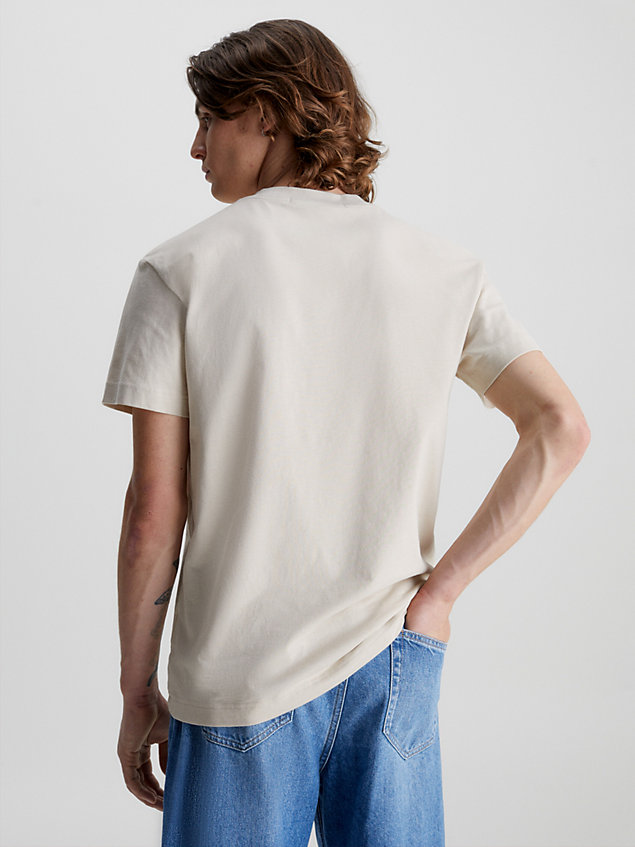 camiseta con logo tape beige de hombre calvin klein jeans