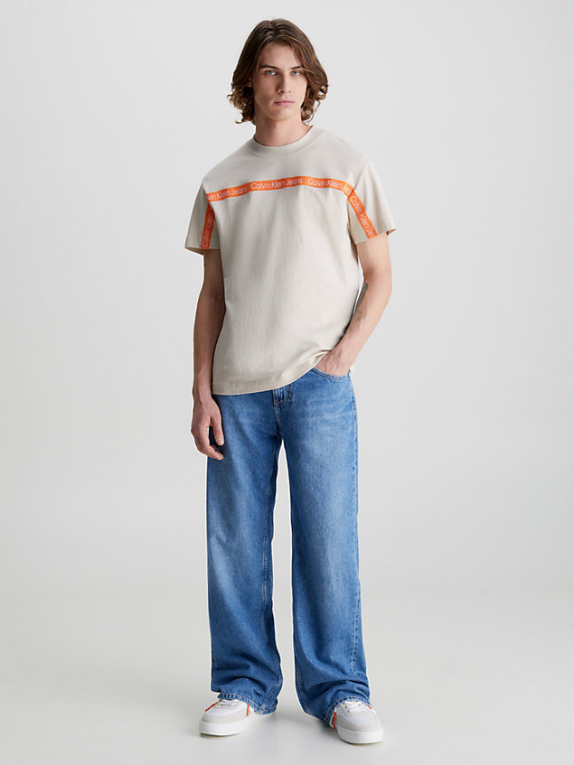 beige t-shirt met logo tape voor heren - calvin klein jeans
