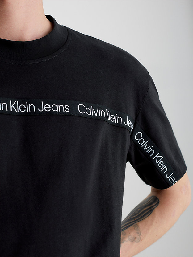 ck black t-shirt mit logo tape für herren - calvin klein jeans