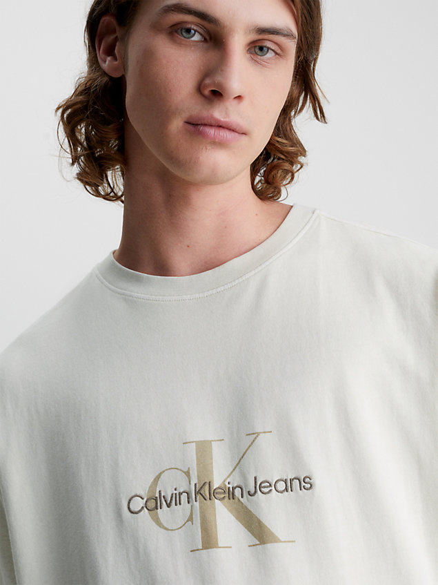 t-shirt con monogramma dal taglio rilassato beige da uomo calvin klein jeans