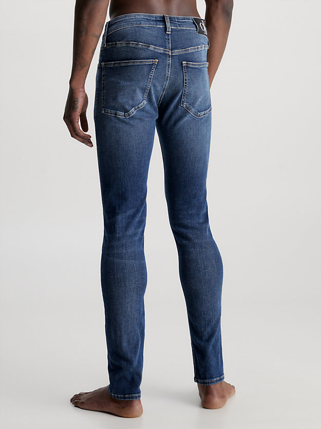 jeans vestibilità skinny denim dark da uomini calvin klein jeans
