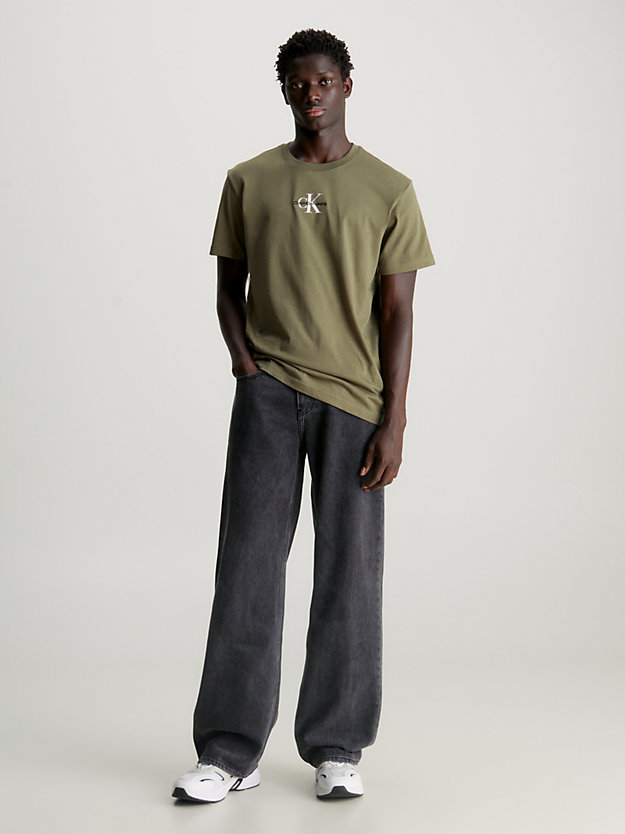 t-shirt con monogramma dusty olive da uomo calvin klein jeans