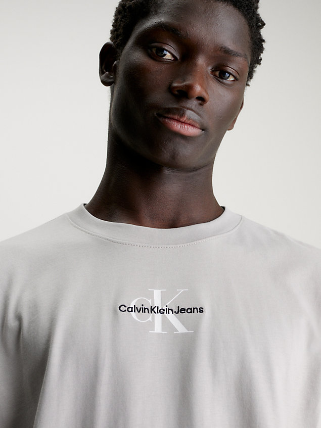 t-shirt con monogramma grey da uomo calvin klein jeans
