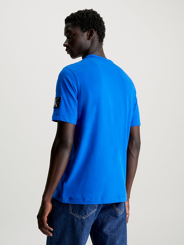t-shirt in cotone con stemma blue da uomo calvin klein jeans