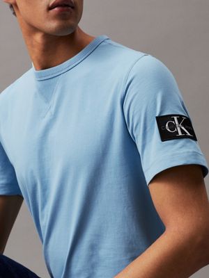 dusk blue cotton badge t-shirt for men calvin klein jeans