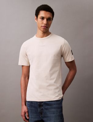 t-shirt en coton avec insigne oatmeal pour hommes calvin klein jeans