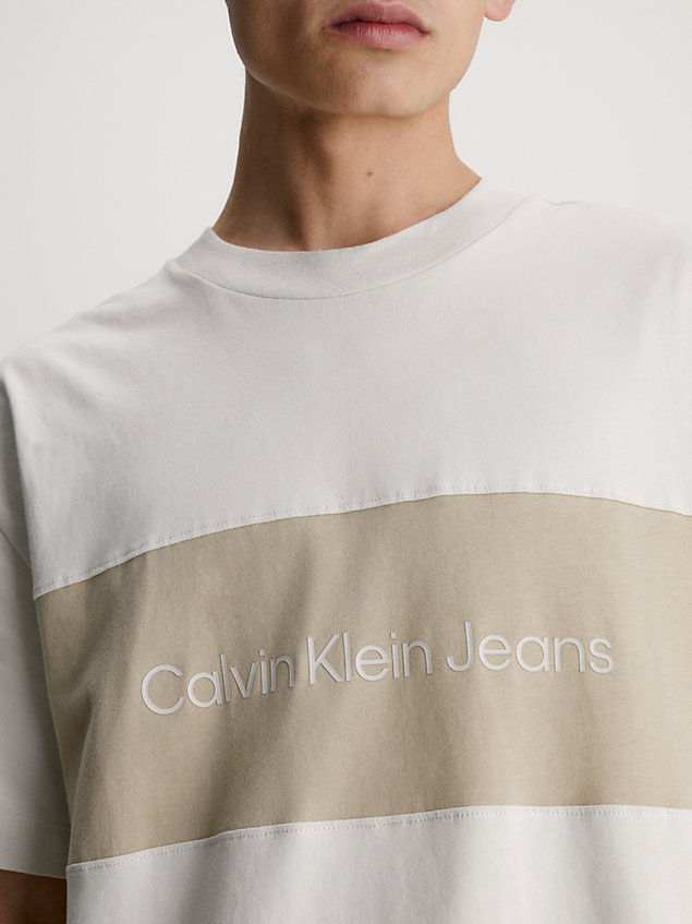 beige t-shirt mit monogramm für herren - calvin klein jeans
