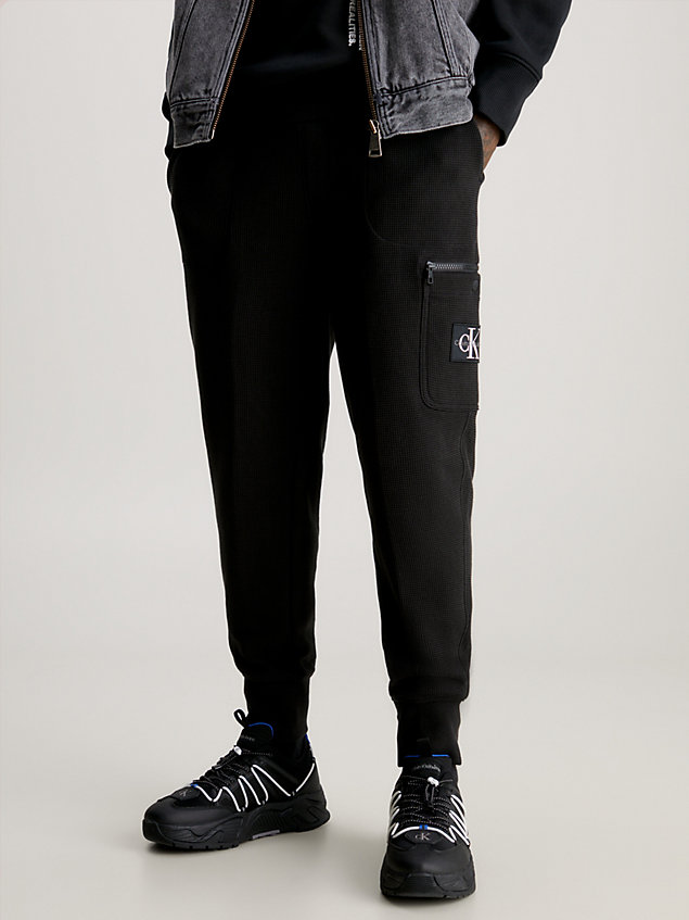pantalon de jogging avec insigne en coton gaufré black pour hommes calvin klein jeans