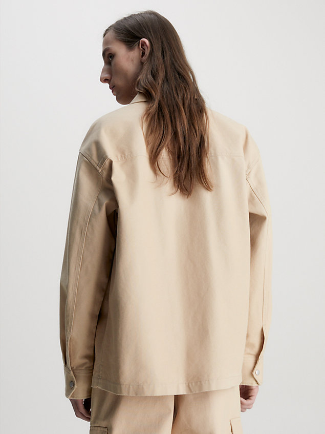 beige praktyczna kurtka koszulowa z bawełnianego płótna dla mężczyźni - calvin klein jeans