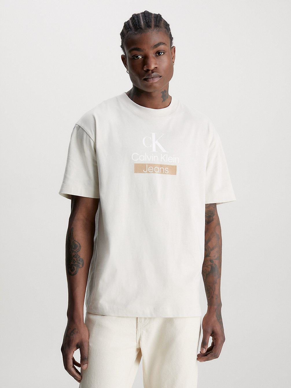 T-Shirt Con Logo Taglio Relaxed > EGGSHELL > undefined uomo > Calvin Klein