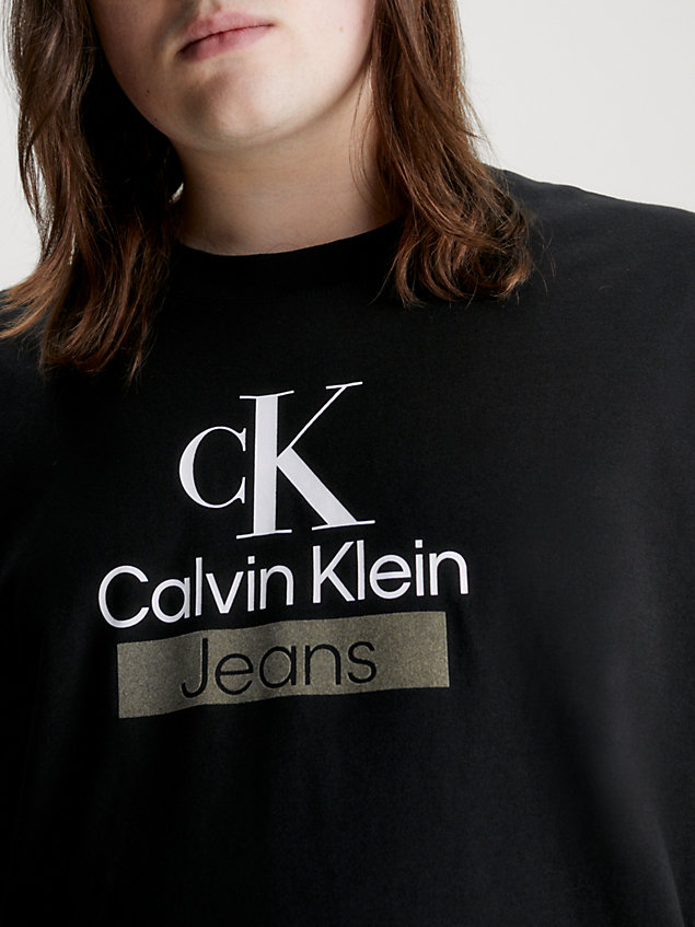 black swobodny t-shirt plus size z logo dla mężczyźni - calvin klein jeans
