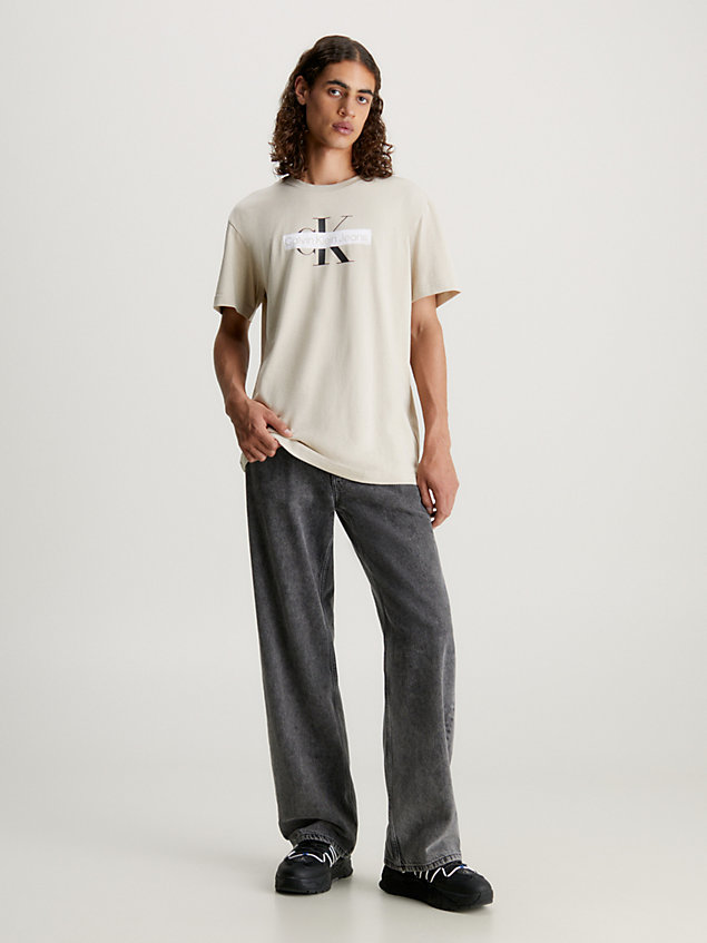 t-shirt avec monogramme beige pour hommes calvin klein jeans