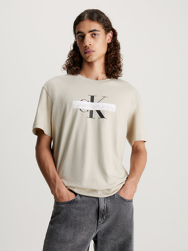 t-shirt con monogramma beige da uomo calvin klein jeans