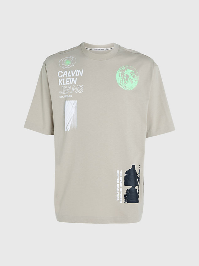 beige t-shirt oversize z różnymi z logo dla mężczyźni - calvin klein jeans