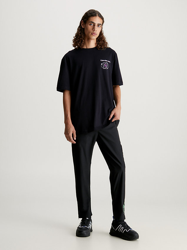 black t-shirt bawełniany z logo z tyłu dla mężczyźni - calvin klein jeans
