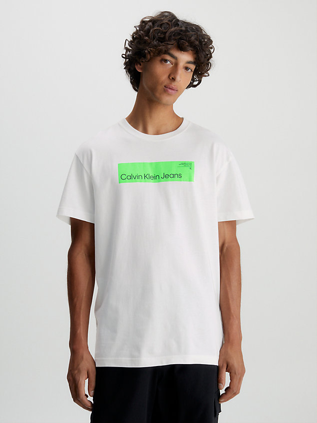 white t-shirt bawełniany z logo dla mężczyźni - calvin klein jeans