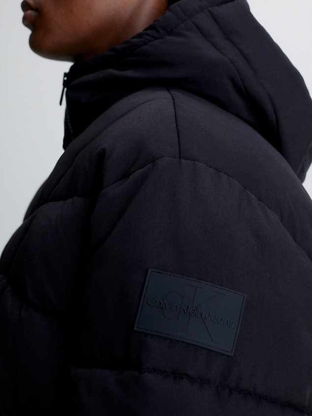 black pikowana kurtka puchowa ck oversize dla mężczyźni - calvin klein jeans