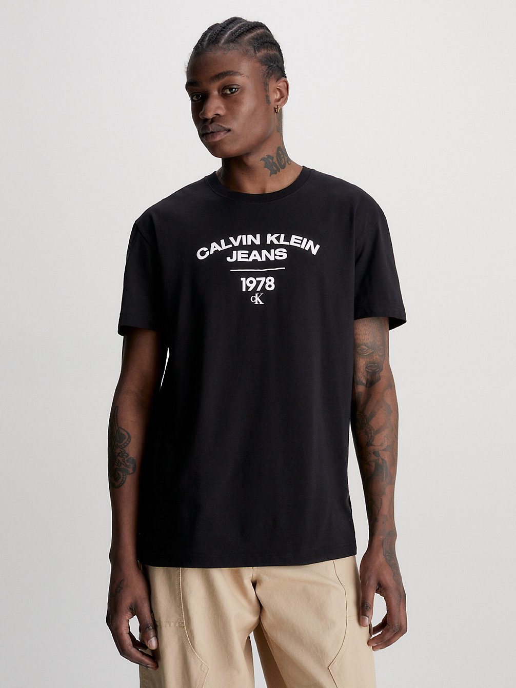 T-Shirt Con Logo In Stile College > CK BLACK > undefined uomo > Calvin Klein