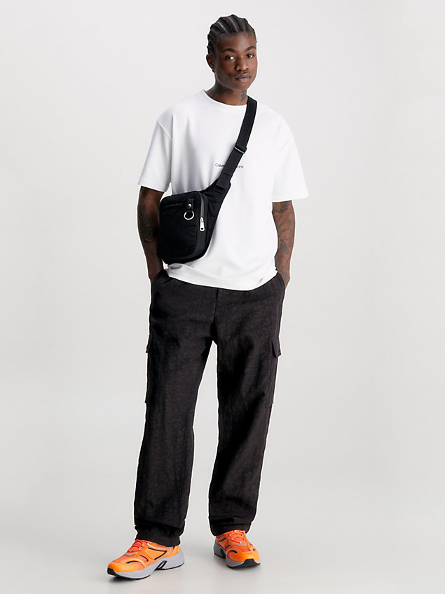 black swobodne bojówki z nylonu strukturalnego dla mężczyźni - calvin klein jeans