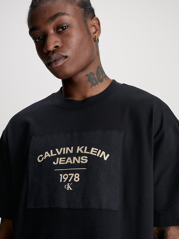 CK BLACK Relaxed Logo Patch T-shirt for men CALVIN KLEIN JEANS