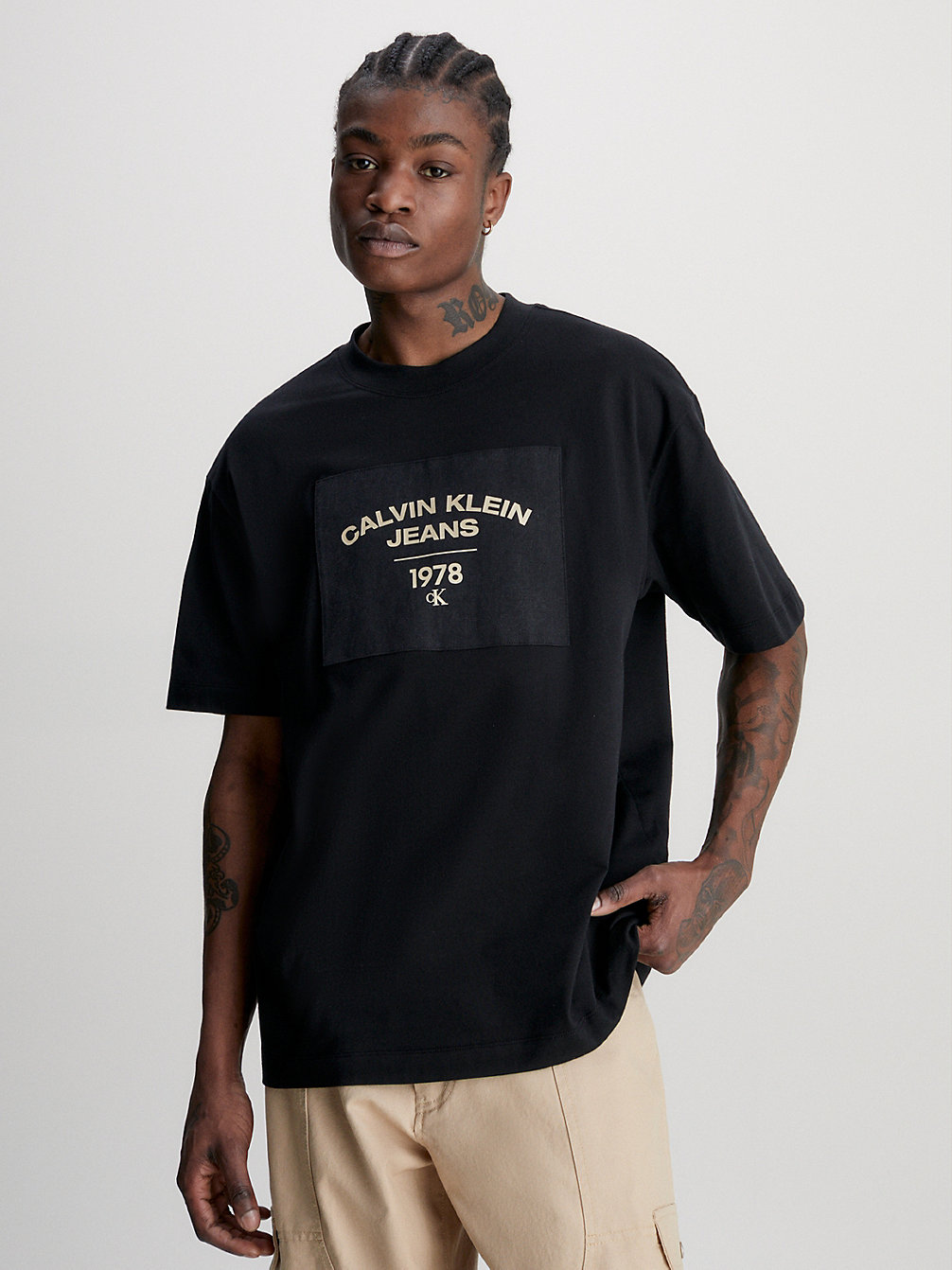 CK BLACK > Swobodny T-Shirt Z Naszywką Z Logo > undefined Mężczyźni - Calvin Klein