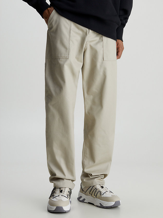 pantalones de trabajo rectos de lona beige de hombre calvin klein jeans
