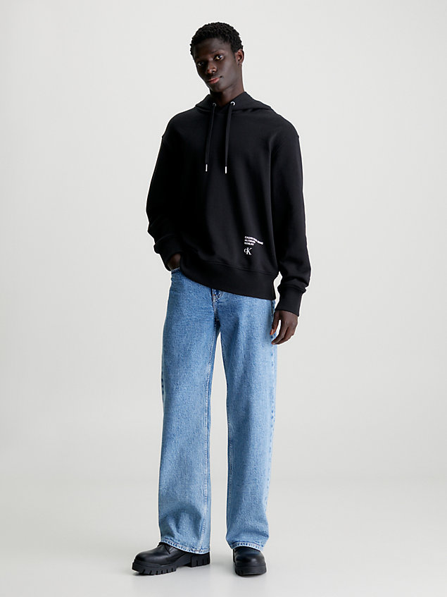 black swobodna bluza z kapturem z logo z tyłu dla mężczyźni - calvin klein jeans