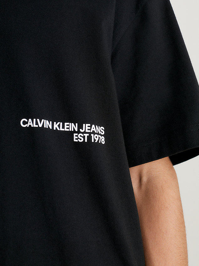 black relaxed t-shirt met sprayprint voor heren - calvin klein jeans