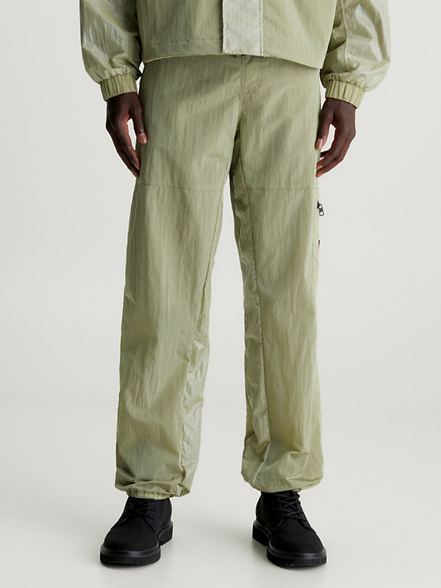 pantaloni cargo in nylon taglio relaxed green da uomini calvin klein jeans