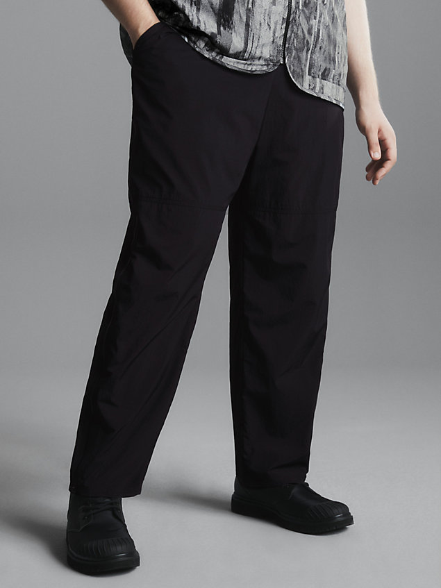black spodnie typu parachute z zamkiem z boku dla mężczyźni - calvin klein jeans