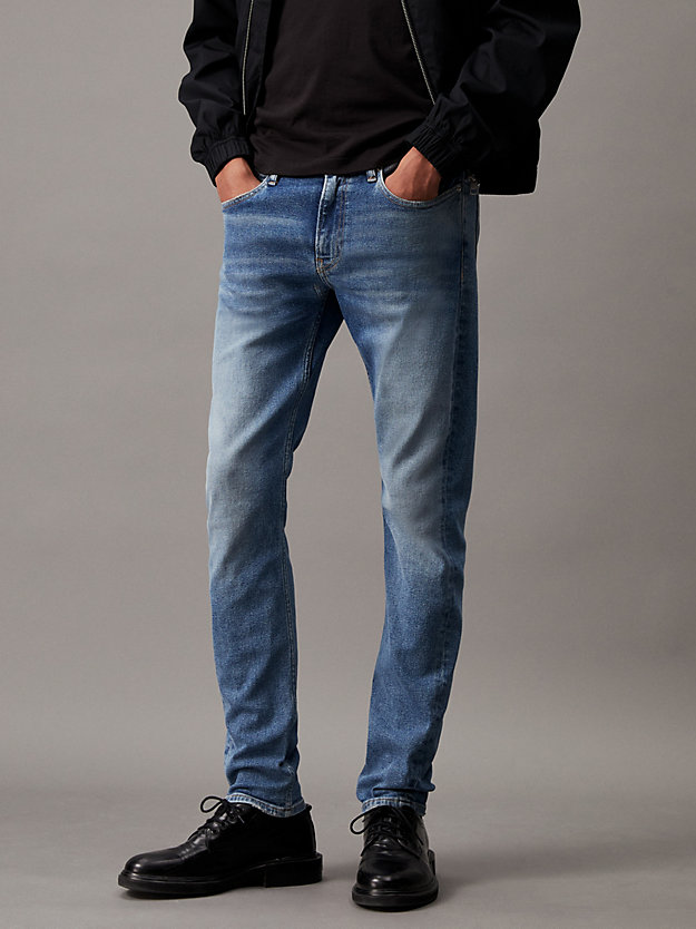 jean slim tapered denim light pour hommes calvin klein jeans