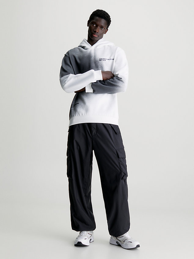 sweat-shirt à capuche relaxed avec imprimé éclaboussures white pour hommes calvin klein jeans