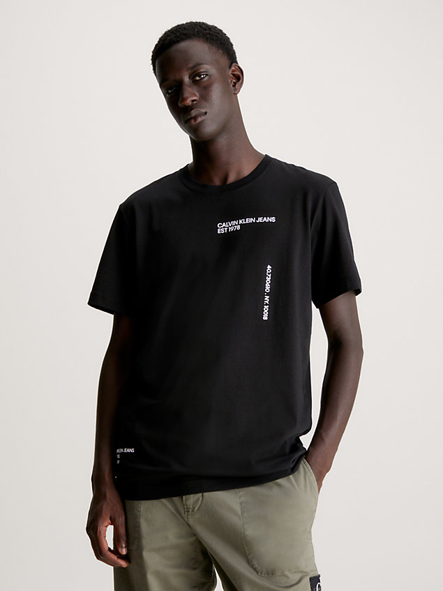 black t-shirt z wieloma logo dla mężczyźni - calvin klein jeans