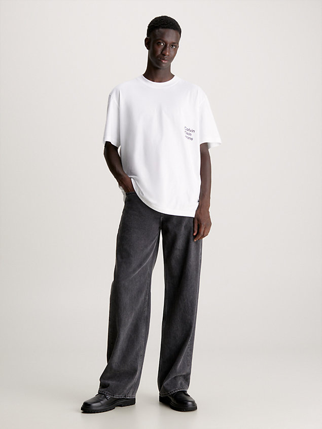 white luźny t-shirt z logo z tyłu dla mężczyźni - calvin klein jeans