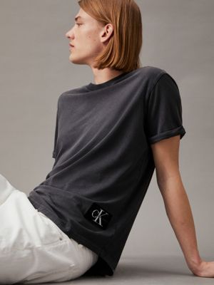 Buy Calvin Klein Badge T-Shirt - Calvin Klein Jeans in Black 2024